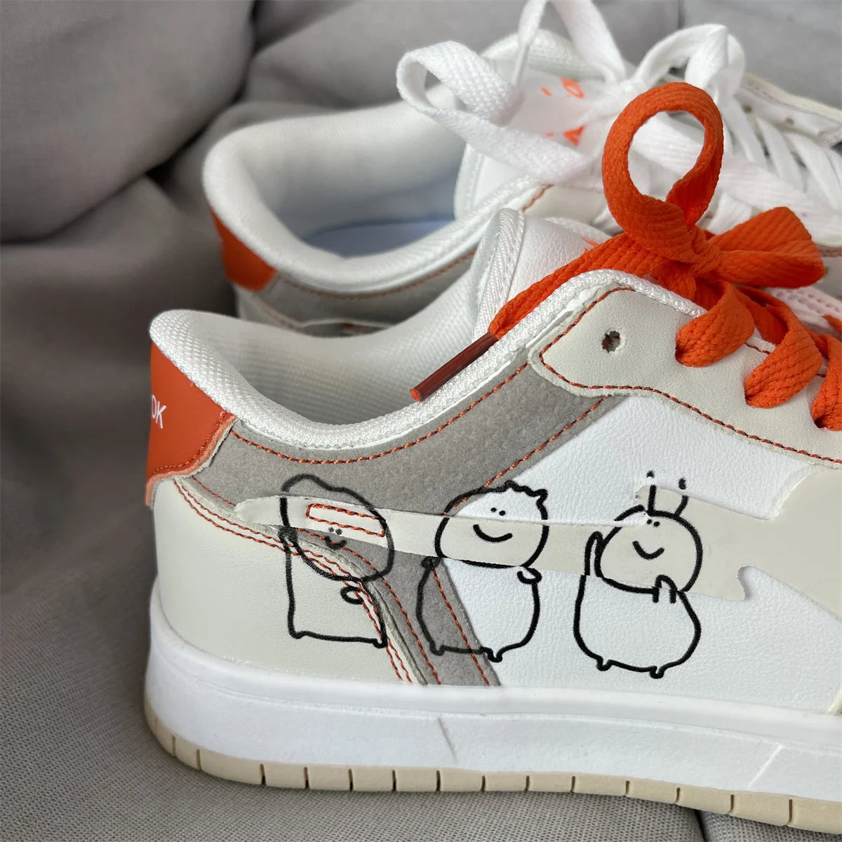 Women Shoes Men Retro Street Heart Pattern Skateboard Shoes Y2K Fashion Sneakers Couple Students Outdoor Sports Casual Shoes - Ghost District