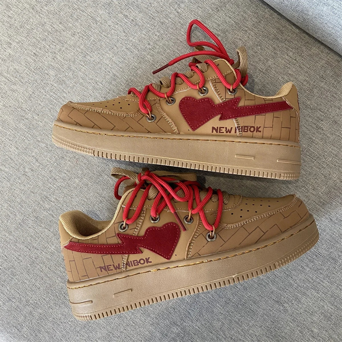 Women Shoes Men Retro Street Heart Pattern Skateboard Shoes Y2K Fashion Sneakers Couple Students Outdoor Sports Casual Shoes - Ghost District