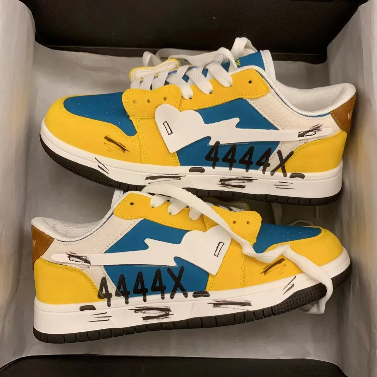 Women Shoes Men Retro Street Heart Pattern Skateboard Shoes Y2K Fashion Sneakers Couple Students Outdoor Sports Casual Shoes - Ghost District