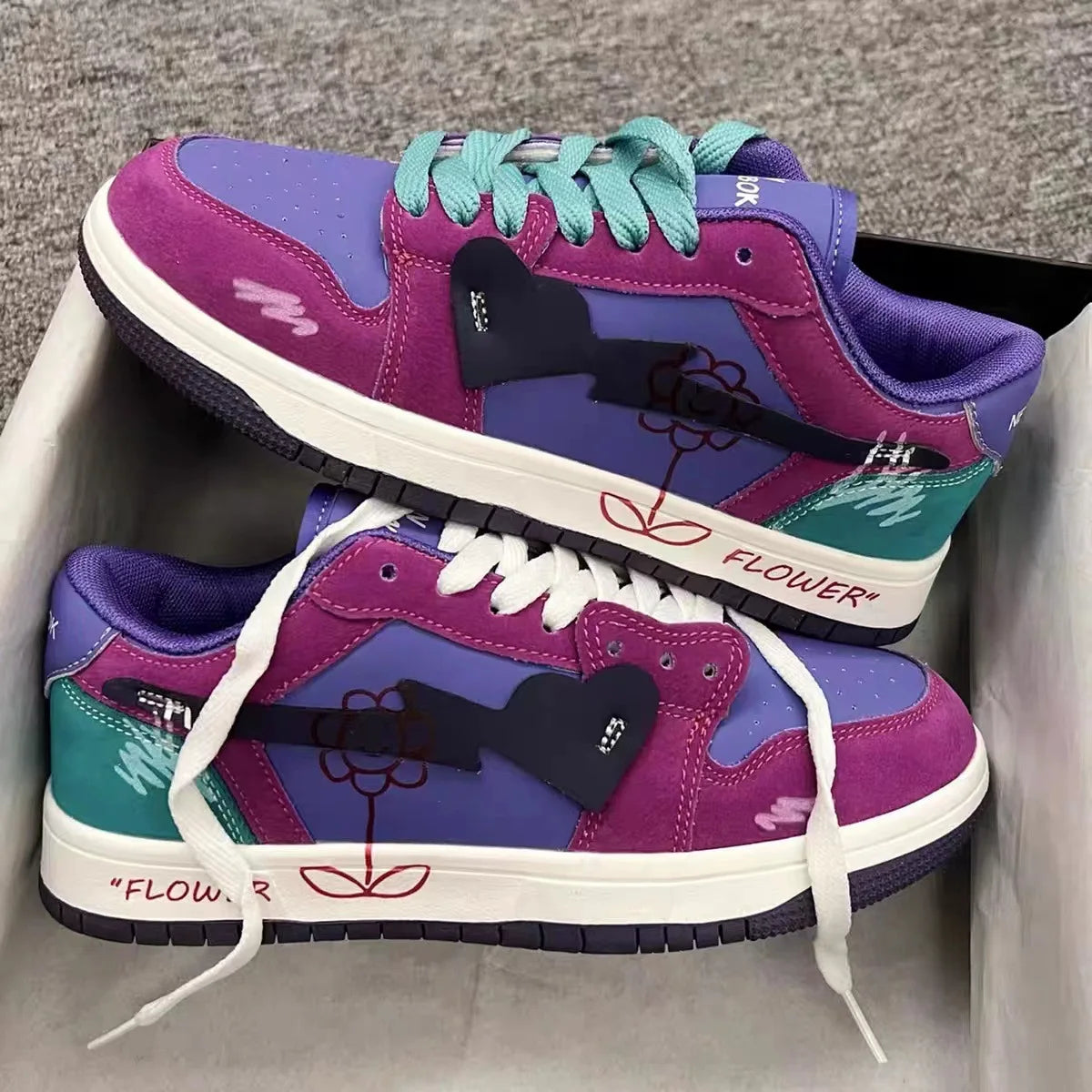 Women Shoes Men Retro Street Heart Pattern Skateboard Shoes Y2K Fashion Sneakers Couple Students Outdoor Sports Casual Shoes - Ghost District